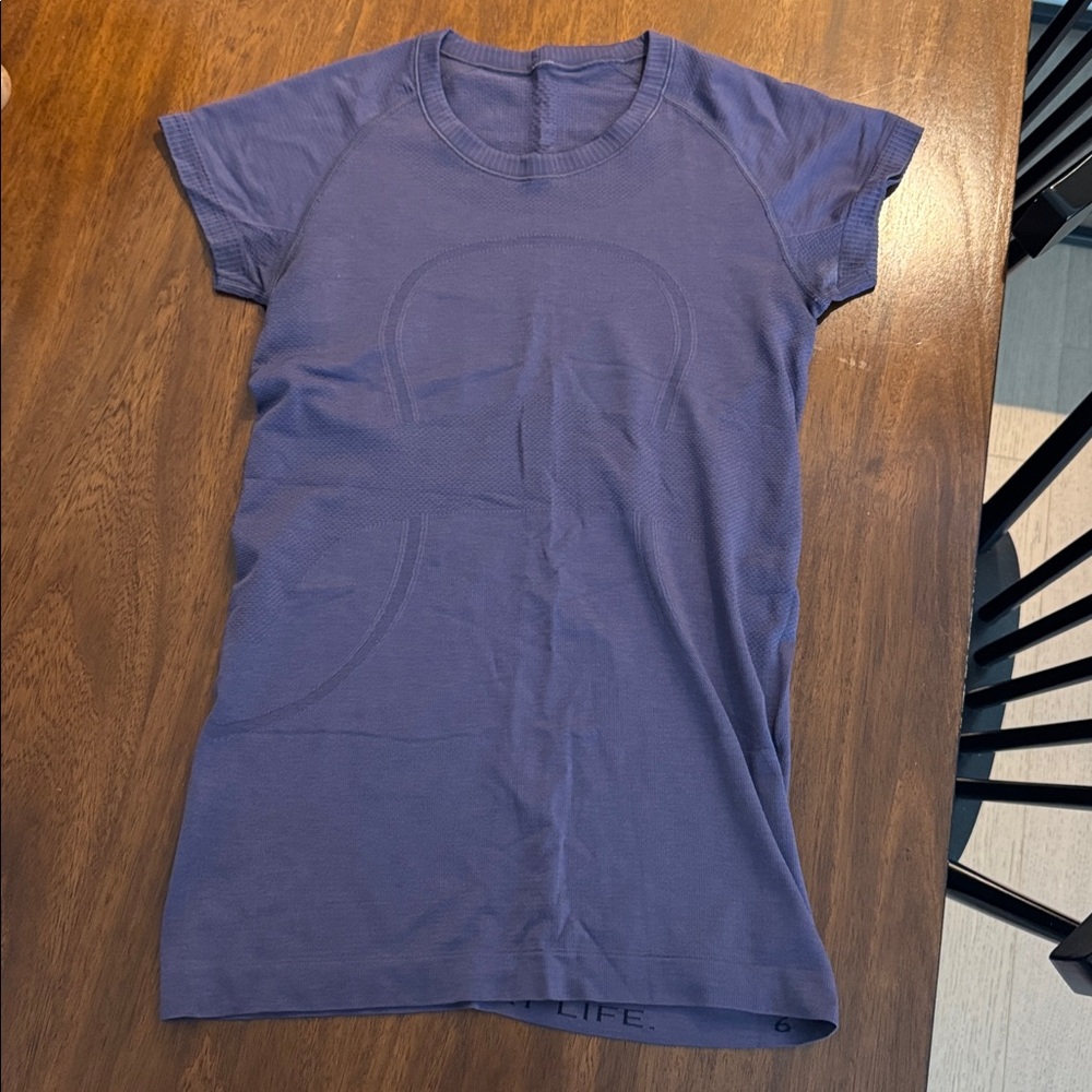 Lululemon Swiftly Tech Short-Sleeve Shirt 2.0
Hip Length
Purple
Size 6